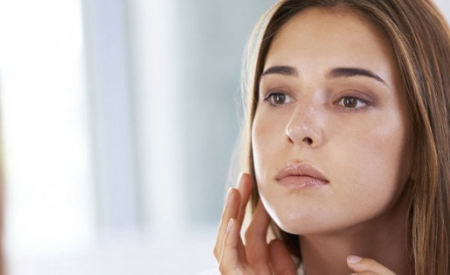 Nước tẩy trang Garnier hồng với công nghệ Micellar dịu nhẹ cho da nhạy cảm, làm sạch hiệu quả